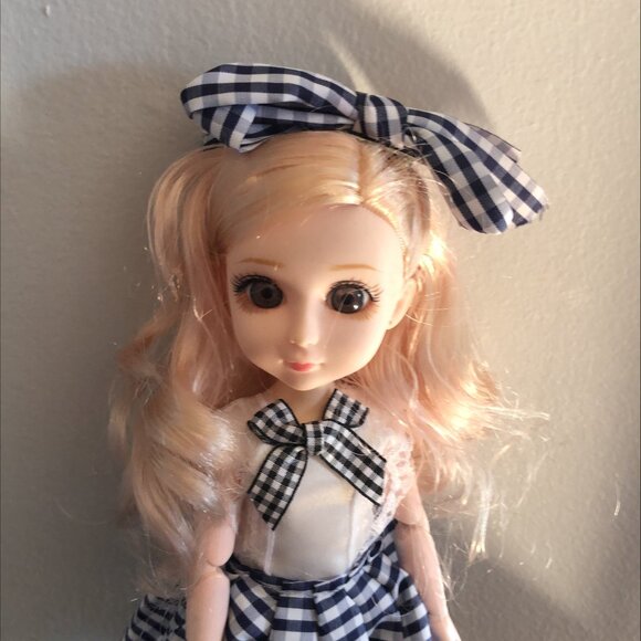 Pretty Jointed 30cm doll - Picture 2 of 3